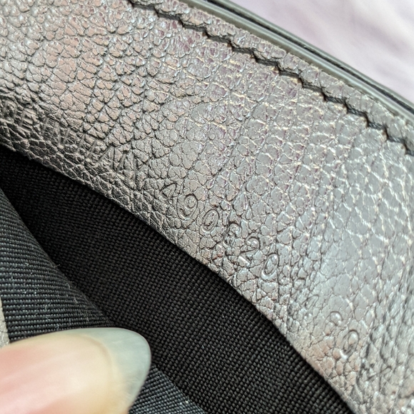 Balenciaga Flat Card Holder. - Picture 3 of 10